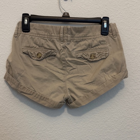 Abercrombie & Fitch Women's Tan Mini Cargo Shorts - Picture 4 of 7
